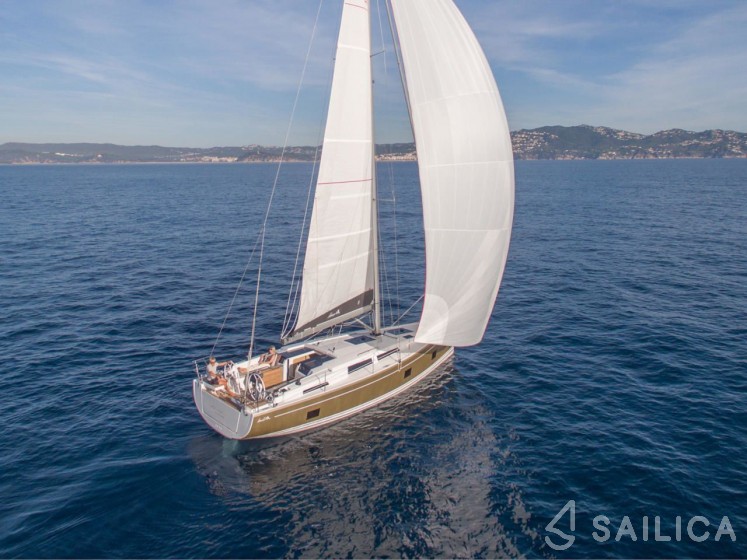 Hanse 418 - Yacht Charter Sailica