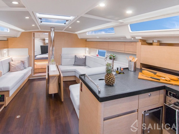 Hanse 418 - Yacht Charter Sailica
