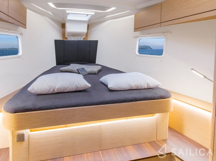 Hanse 418 - Yacht Charter Sailica