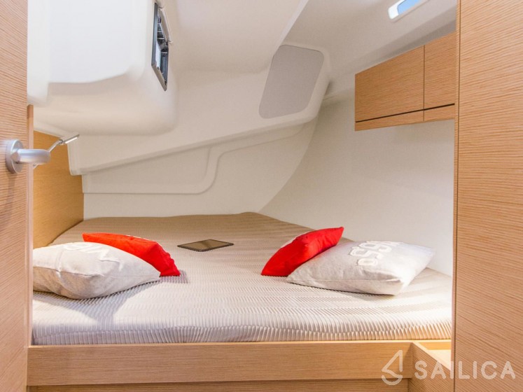 Hanse 418 - Yacht Charter Sailica