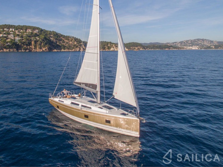 Hanse 418 - Yacht Charter Sailica