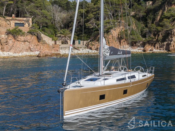 Hanse 418 - Yacht Charter Sailica