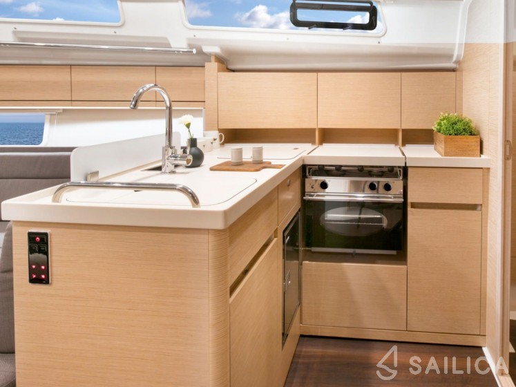 Hanse 415 - Yacht Charter Sailica
