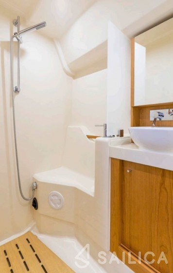Hanse 455 - Yacht Charter Sailica