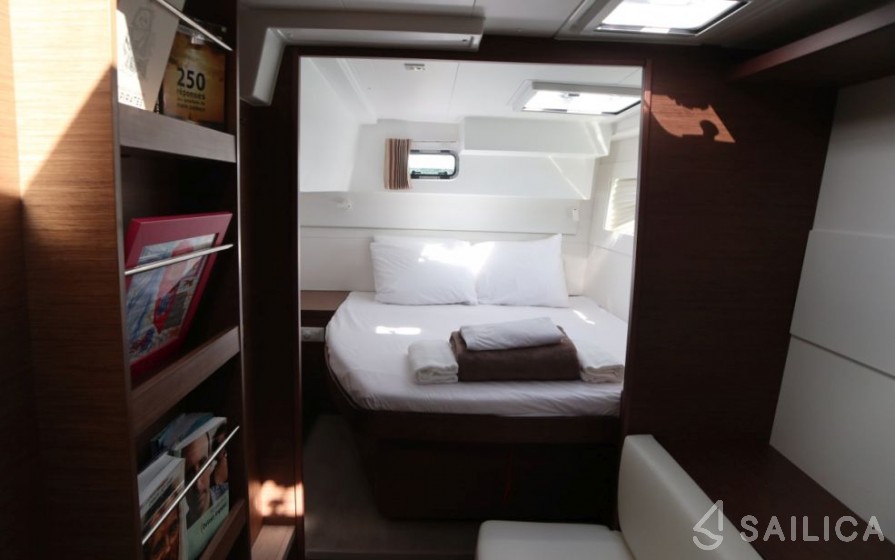 Lagoon 40 - Yacht Charter Sailica