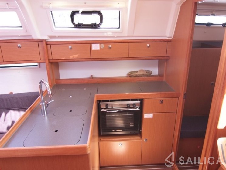 Bavaria 37 Cruiser - Yacht Charter Sailica