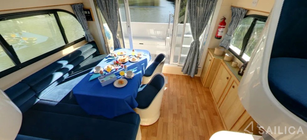 Le Boat Caprice - Yacht Charter Sailica