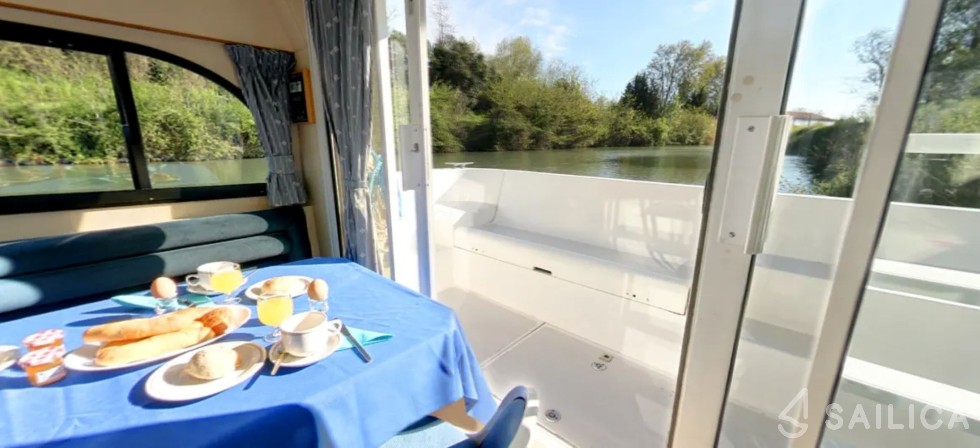 Le Boat Caprice - Yacht Charter Sailica