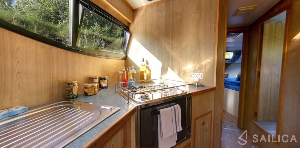 Le Boat Caprice - Yacht Charter Sailica