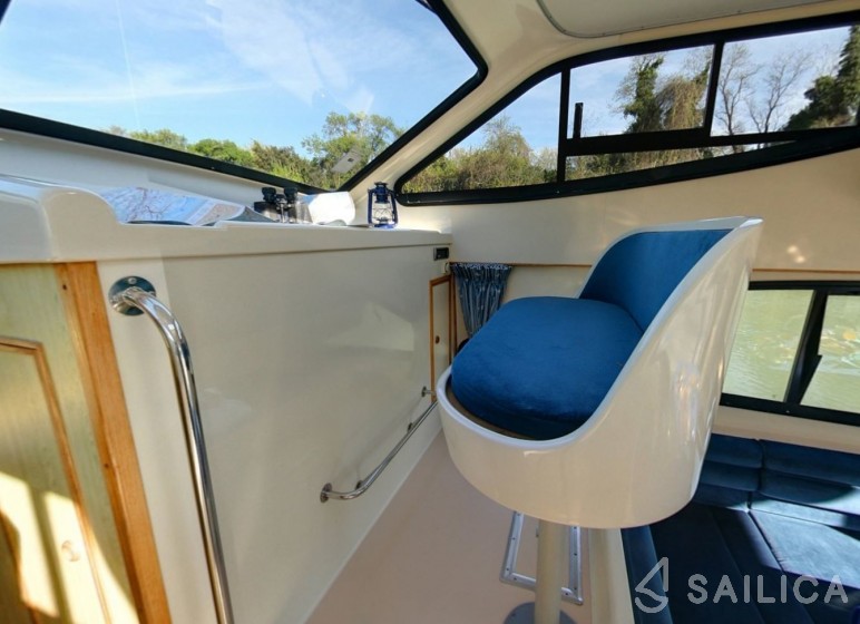 Le Boat Caprice - Yacht Charter Sailica