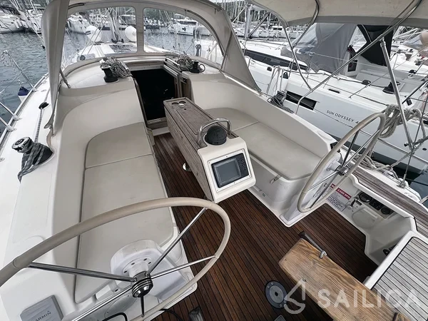 Bavaria 37 Cruiser - Yacht Charter Sailica