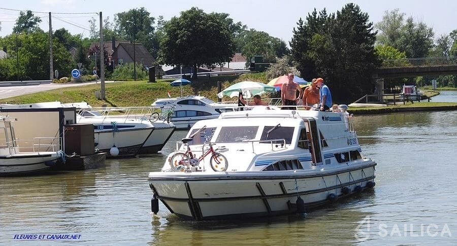 Le Boat Clipper - Yacht Charter Sailica