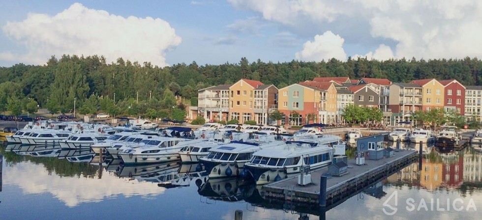 Le Boat Crusader - Yacht Charter Sailica