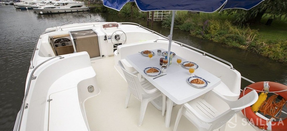 Le Boat Grand Classique - Yacht Charter Sailica