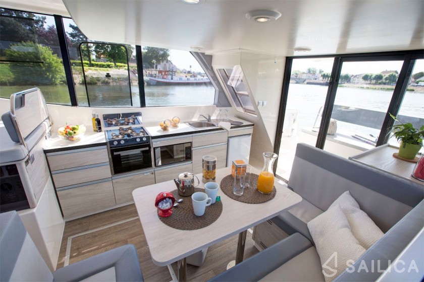 Le Boat Horizon 1 - Yacht Charter Sailica