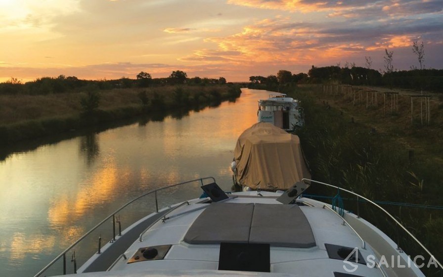 Le Boat Horizon 4 - Yacht Charter Sailica
