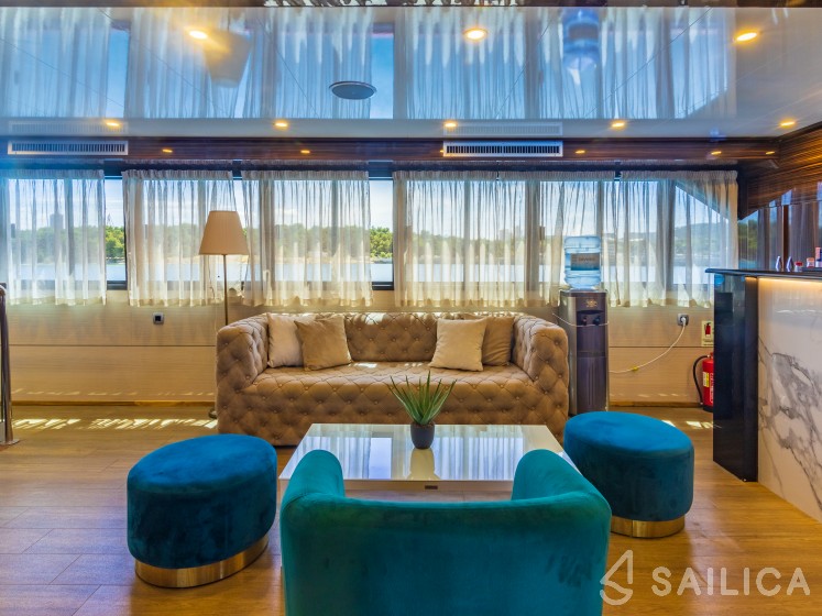 Luxury Motor Yacht - Yacht Charter Sailica