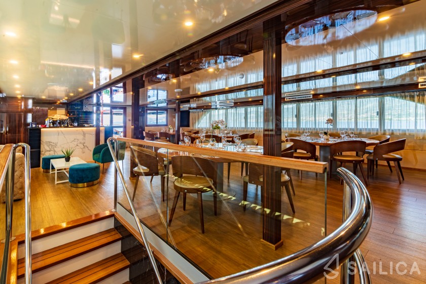 Luxury Motor Yacht - Yacht Charter Sailica