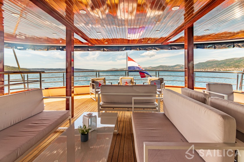 Luxury Motor Yacht - Yacht Charter Sailica