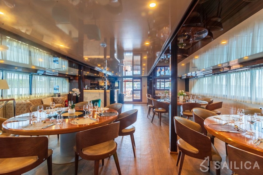 Luxury Motor Yacht - Yacht Charter Sailica