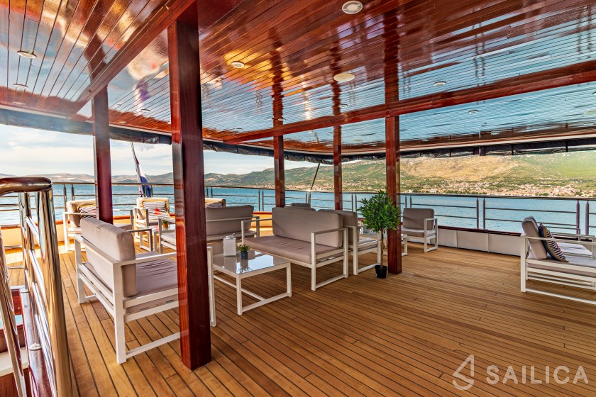 Luxury Motor Yacht - Yacht Charter Sailica