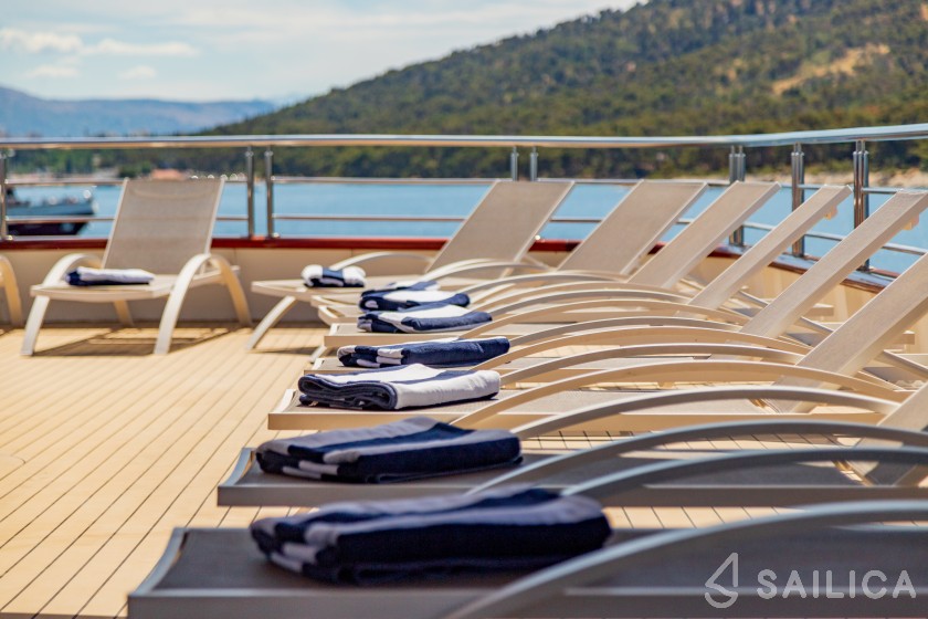 Luxury Motor Yacht - Yacht Charter Sailica