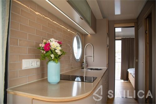 Nautilus Houseboat - Yacht Charter Sailica