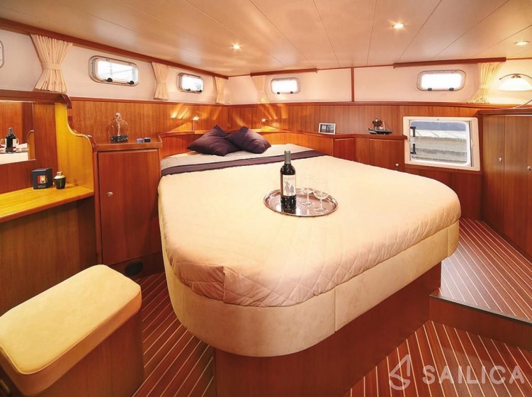 Pedro Levanto 38 - Yacht Charter Sailica