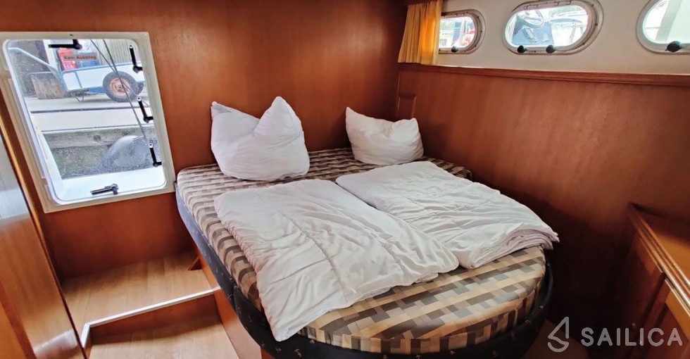 Pedro Skiron 35  - Yacht Charter Sailica