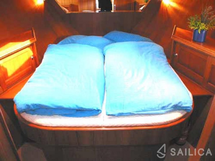 Pedro Solano 38 - Yacht Charter Sailica