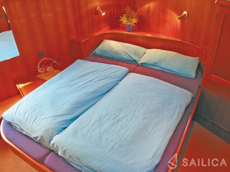 Pedro Solano 38 - Yacht Charter Sailica