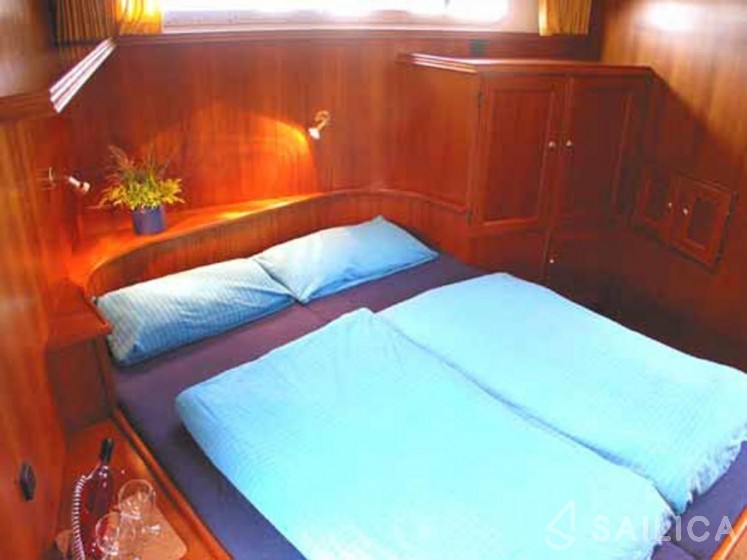 Pedro Solano 38 - Yacht Charter Sailica
