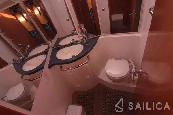 Bavaria 42 Cruiser - Yacht Charter Sailica