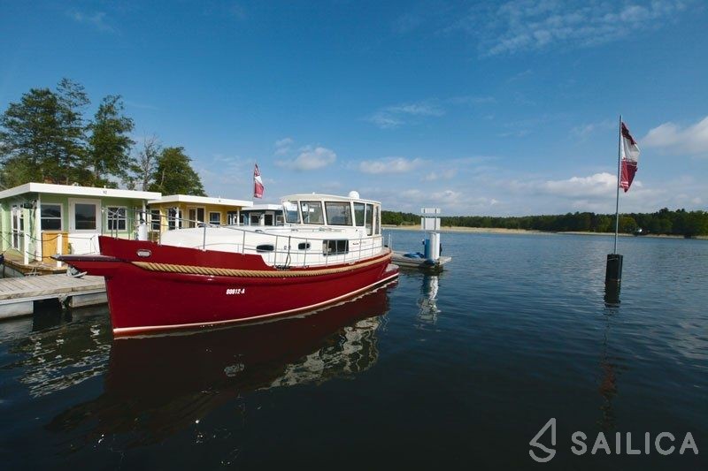 River Boat 1122 - Yacht Charter Sailica