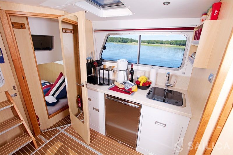 River Boat 1122 - Yacht Charter Sailica