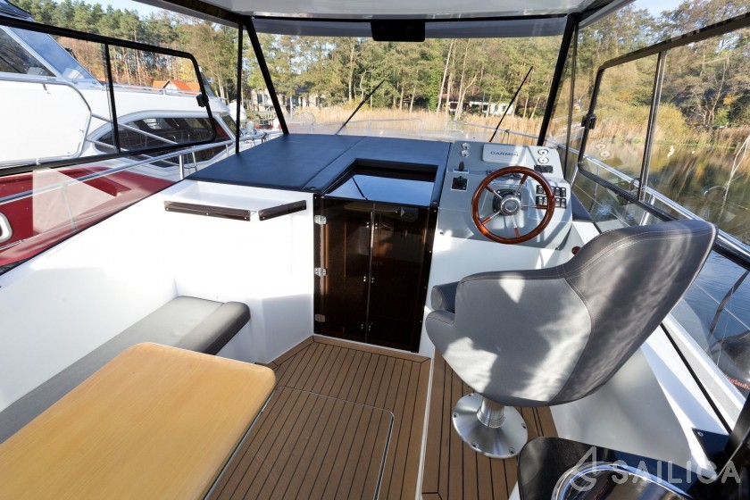 Stillo 30 - Yacht Charter Sailica