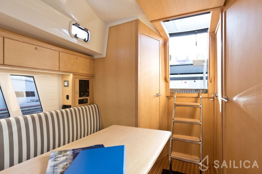 Stillo 30 - Yacht Charter Sailica