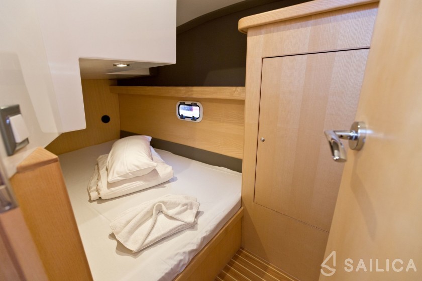 Stillo 30 - Yacht Charter Sailica