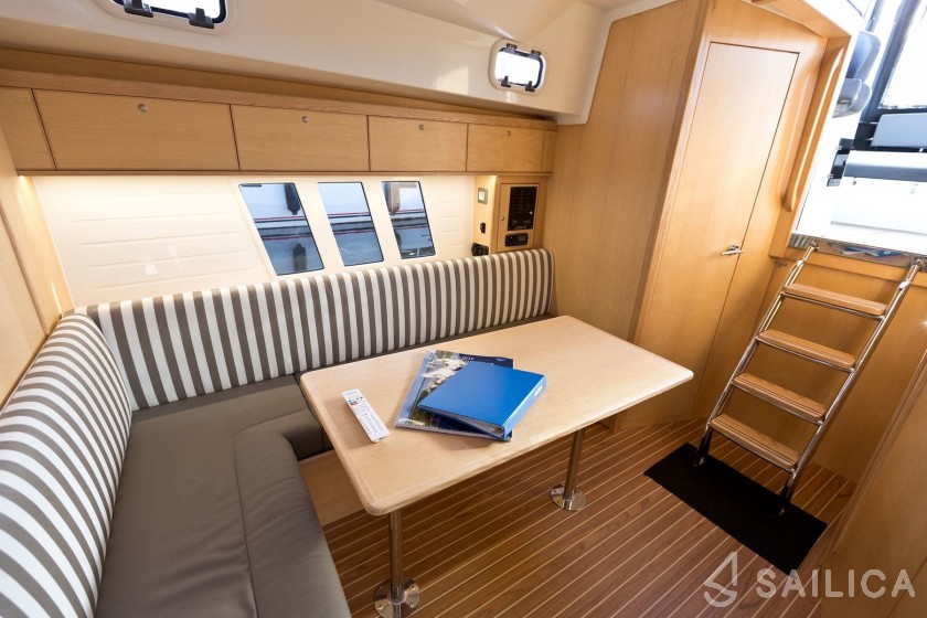 Stillo 30 - Yacht Charter Sailica