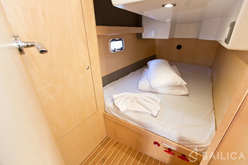 Stillo 30 - Yacht Charter Sailica