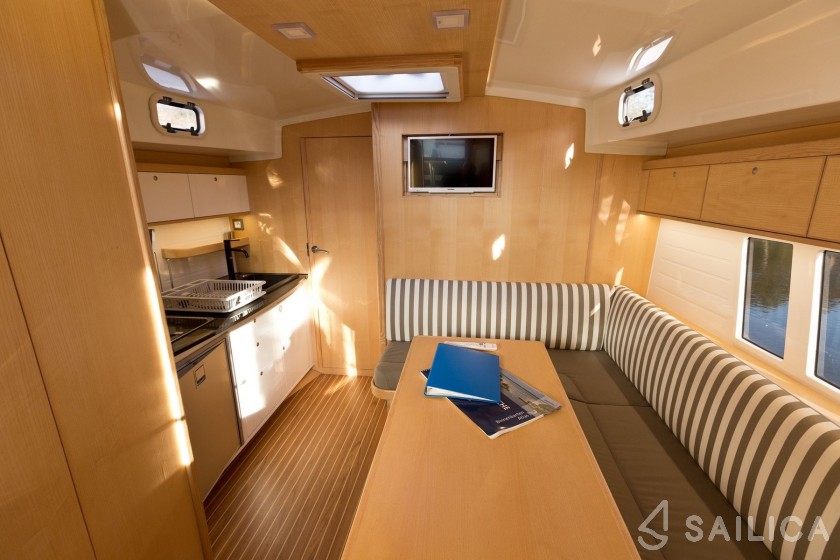 Stillo 30 - Yacht Charter Sailica