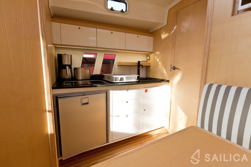 Stillo 30 - Yacht Charter Sailica