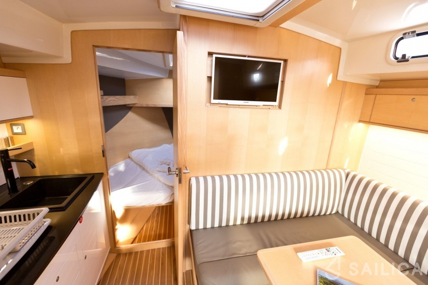 Stillo 30 - Yacht Charter Sailica