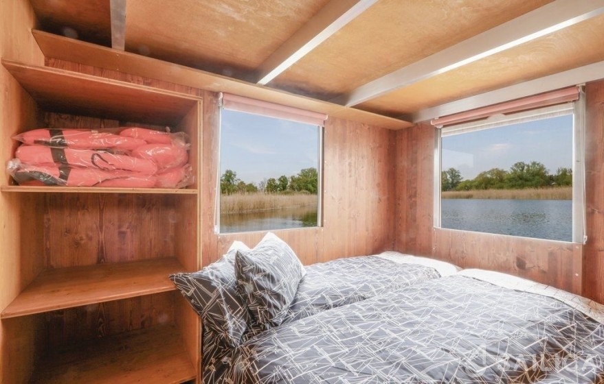 Tom Sawyer TS1000 - Yacht Charter Sailica