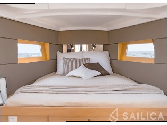 Oceanis 38.1 - Yacht Charter Sailica