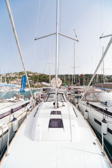 Oceanis 38.1 - Yacht Charter Sailica