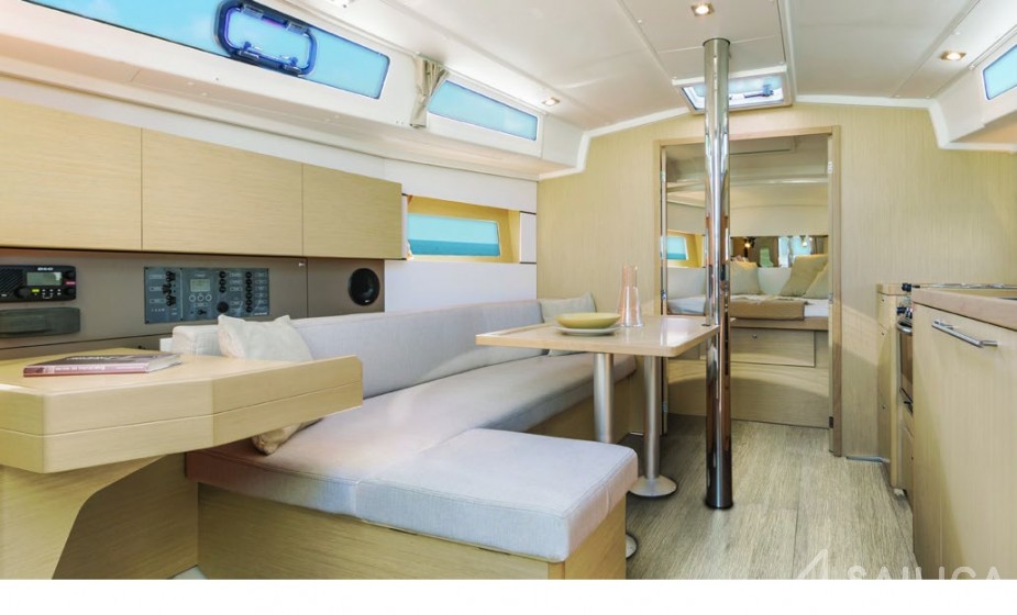 Oceanis 38.1 - Yacht Charter Sailica