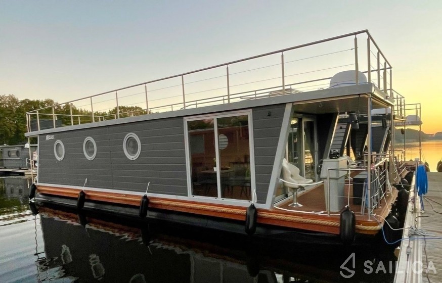 WOMA D13 - Yacht Charter Sailica