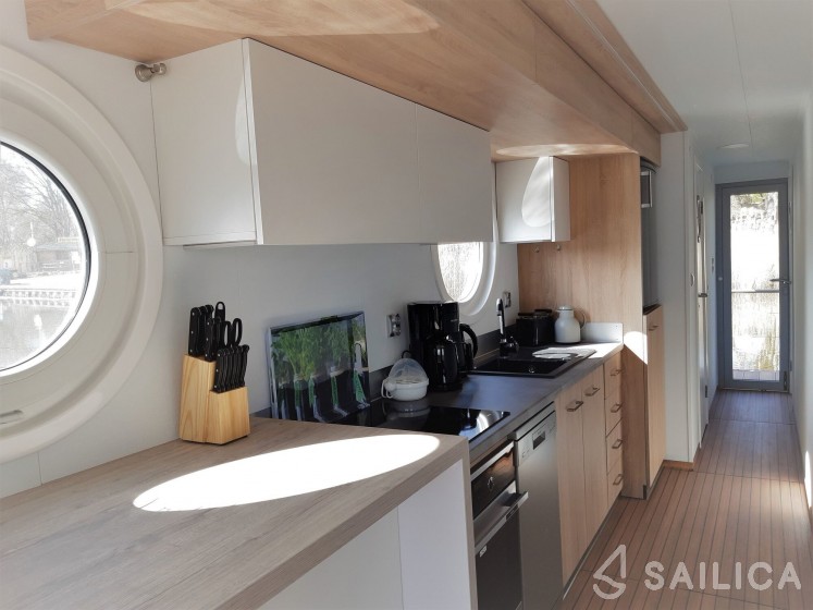 WOMA D13 - Yacht Charter Sailica