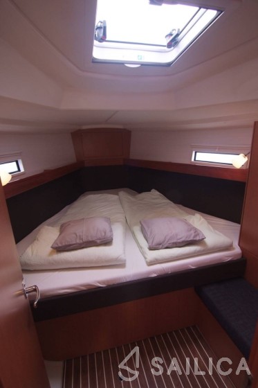 Bavaria 37 Cruiser - Yacht Charter Sailica